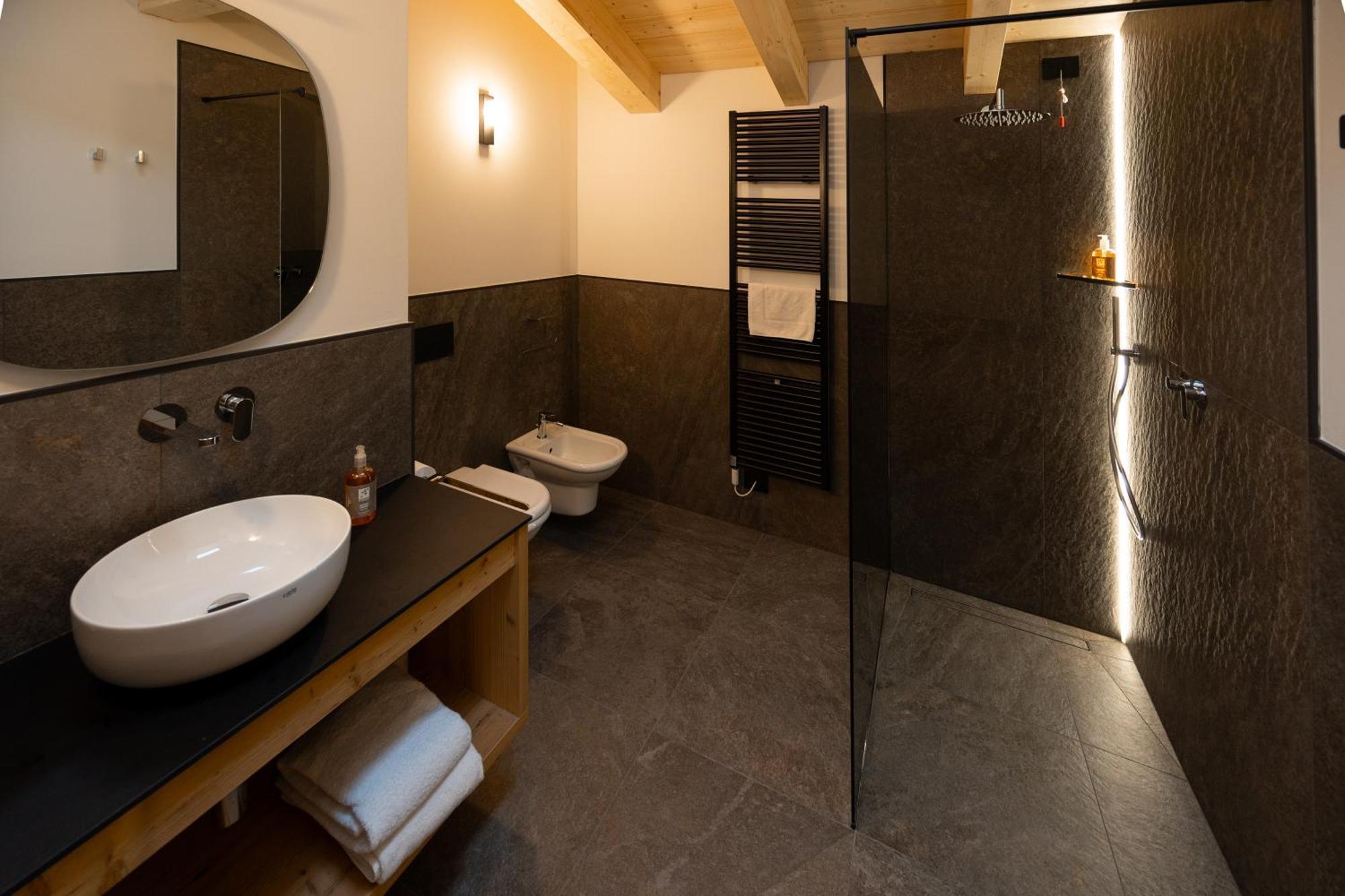 Hotel Alpino Varena Pokoj fotografie