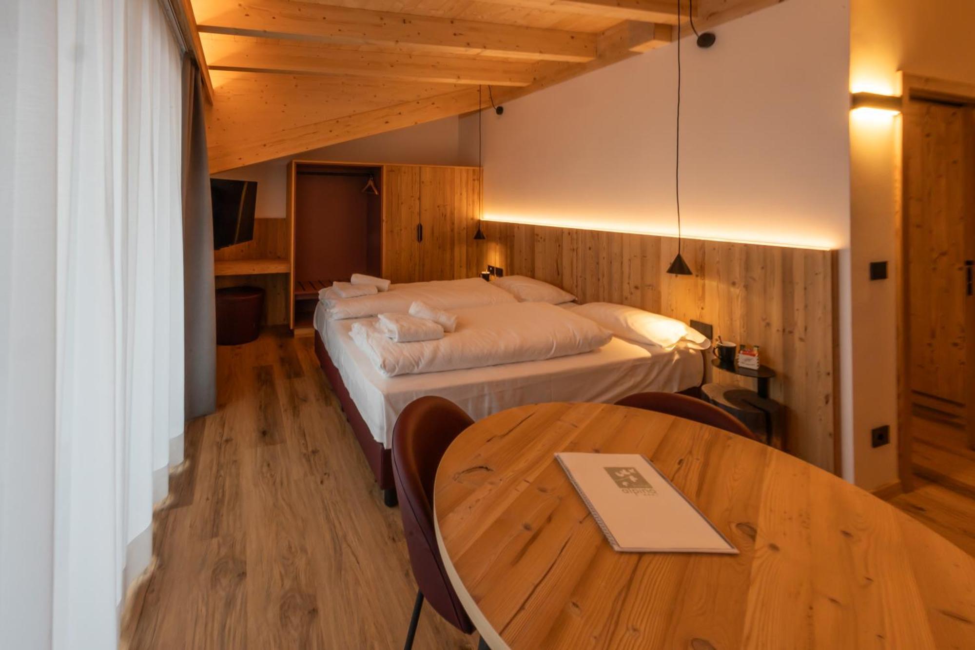 Hotel Alpino Varena Pokoj fotografie