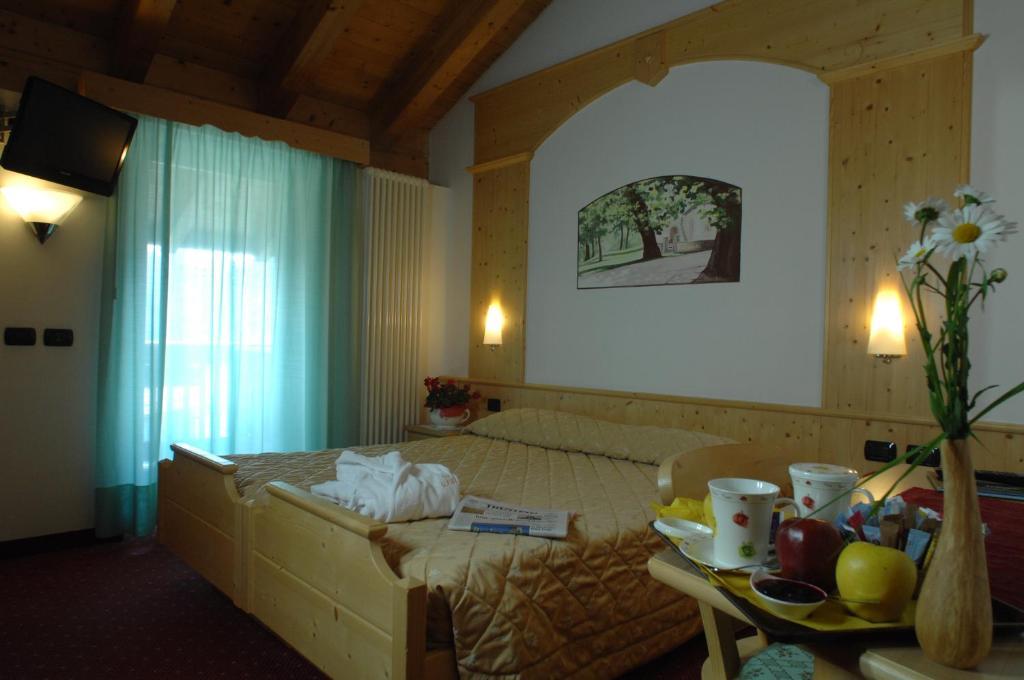 Hotel Alpino Varena Pokoj fotografie